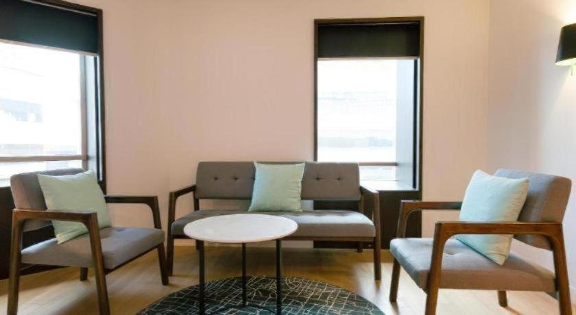 New World Center Tongpai Hotel 4*